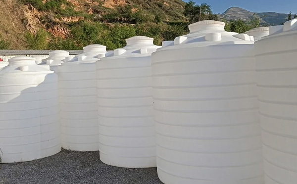 化工液体储存注意事项——选对PE静宁塑料桶避免安全隐患