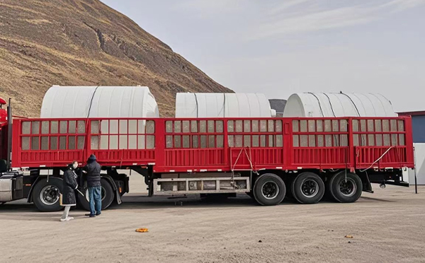 静宁塑料桶装车完毕准备运输中