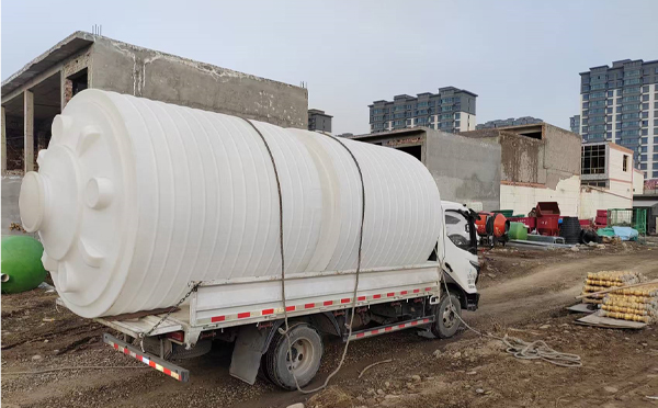 PE静宁塑料大桶运输中